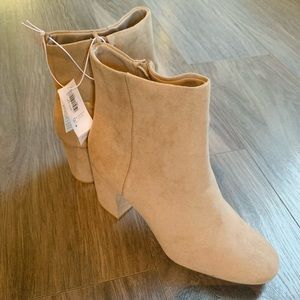 Old Navy Faux Suede Ankle Boot Size 8-BEIGE Chunky 3” Heel BRAND NEW WITH TAGS!